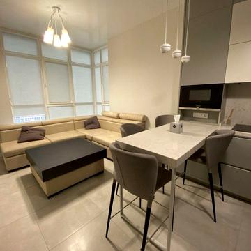 Джона Маккейна вул. (Івана Кудрі), 7