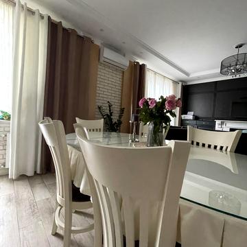 Весняна вул., 2