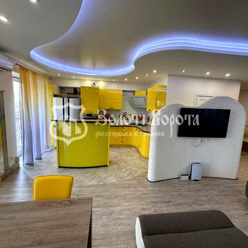 Богдана Хмельницького вул., 5