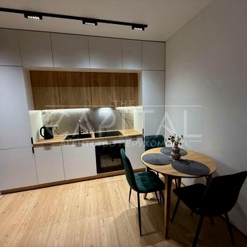 Салютна вул., 2к25