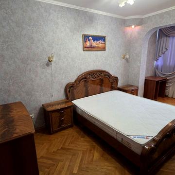 Вахтанга Кікабідзе вул. (Булгакова), 3