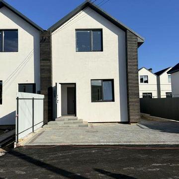 Продаж дуплексу 90м2 на 2,5 сотках землі