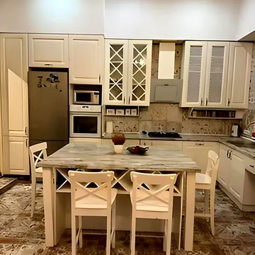 Леся Курбаса вул., 4