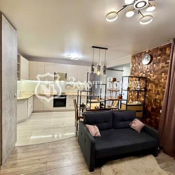 Леоніда Каденюка вул., 18