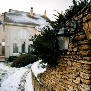 Залізнична вул., 14