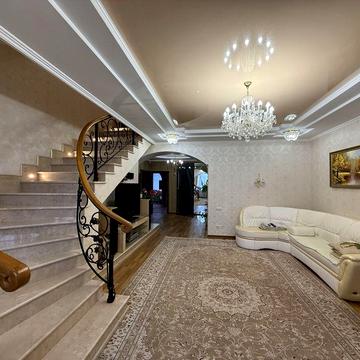 Двухуровневая квартира в коттедже на СухомФонтане.