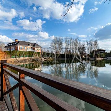 Святищенська вул.