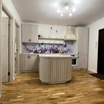 пл. Міцкевича, 8