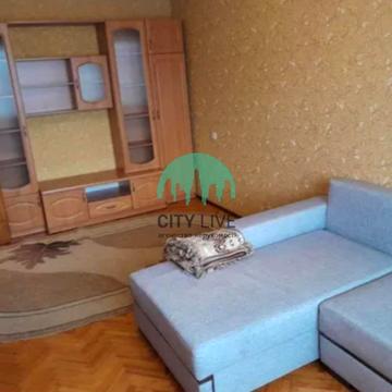 Богдана Хмельницького вул., 84