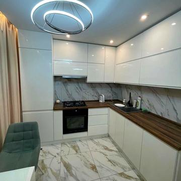 Менахем-Мендл Шнеєрсона вул. (Мініна), 3