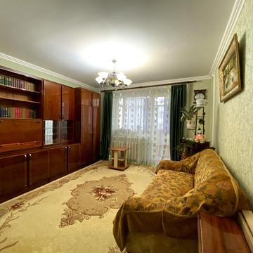 Героїв Крут бульв. (Героїв Сталінграду), 8