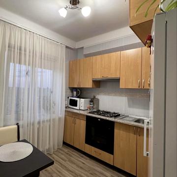 Героїв Крут вул. (12 Квітня), 2-В