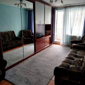 Сдам 3з комнатную кВ площадь Восстания!