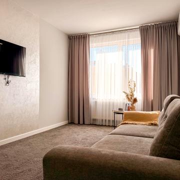 Угорська вул., 14