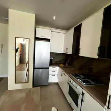 Героїв Майдану вул., 5