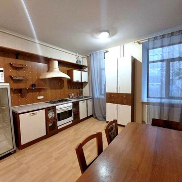 Європейська пл. (Катерининська), 5