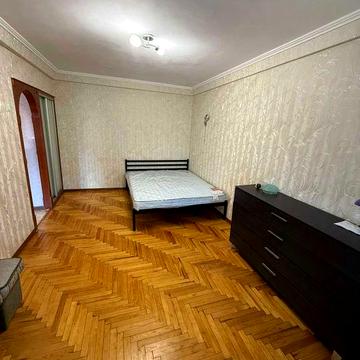 +Продам 1 ком. квартиру, центр, ост.Гагарина 14000 дол.