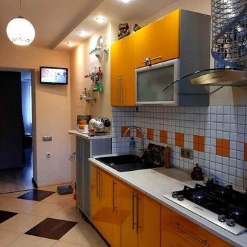 3-к, вул. Небесної Сотні, 88, Поділ