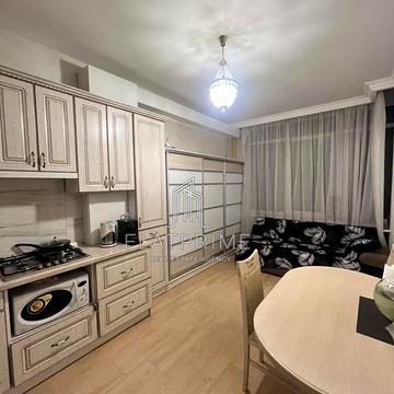 Академіка Єфремова вул. (Командарма Уборевича), 8-А