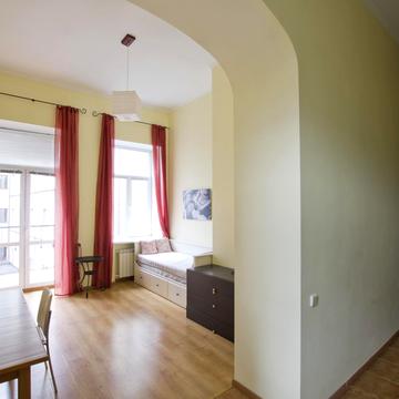 Рейтарська вул., 25