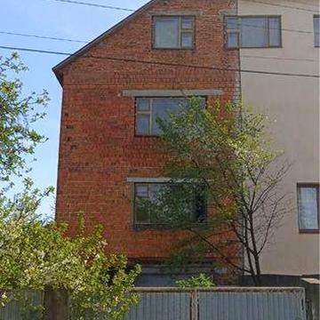 Продаєтся 1/2 Будинку