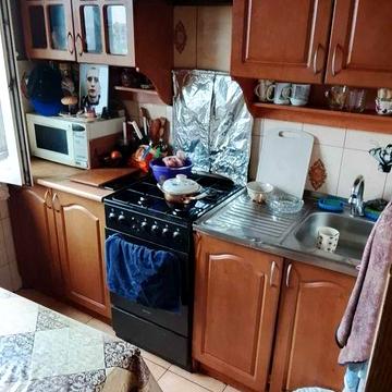 Продам 2 кімнатну( роздільні ходи)   Курбаса 9 45\26\7 пов 9\9п