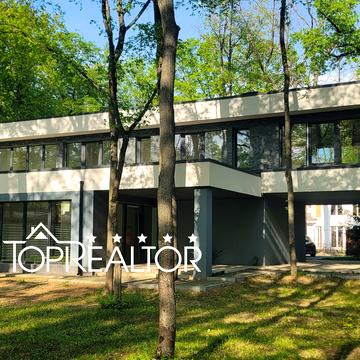 Лісопарківська вул.