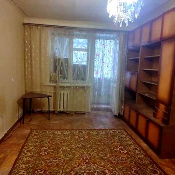 Продаж 1 к квартири метро Армійська та Палац Спорту середній поверх