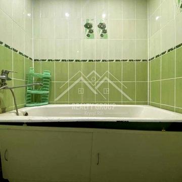 Продається 2-к. кв.  з двома лоджиями , мкрн. Сонячний!