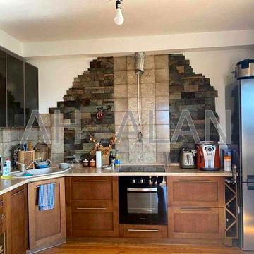 Аренда четырёхкомнатной квартиры по улице Петропавловская 50-Б