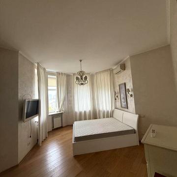 Сдам двухкомнатную квартиру на Довженко Дома Каркашадзе