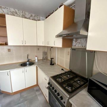 Металургів просп., 84а