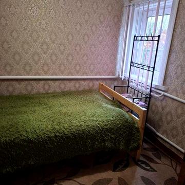 Здається півбудинка біля метро Академмістечко