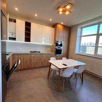 Оренда сучасного котеджу біля Львова, с. Липники