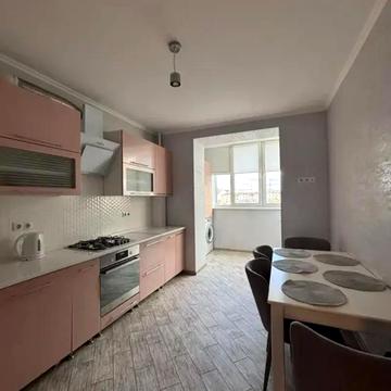 Хотинська вул., 12