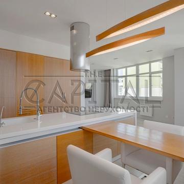 Воскресенська вул., 14-Б