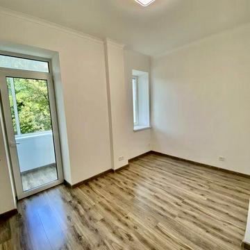 Продам 3к квартиру , Центр Камянське електроопалення, сталінка