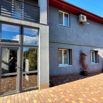 Будинок 2 поверхи в гарному стані