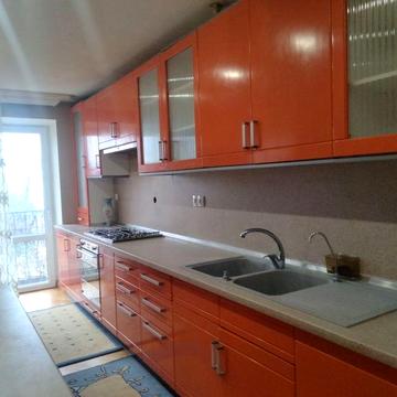 Продається простора 3-кімнатна квартира