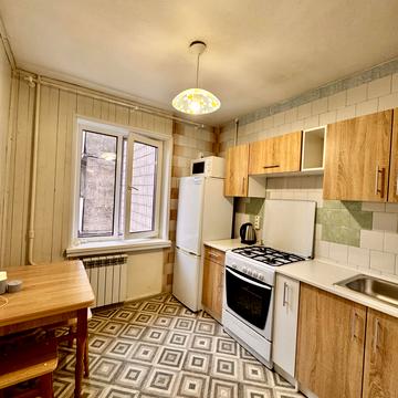 Романа Ратушного вул. (Волгоградська), 16