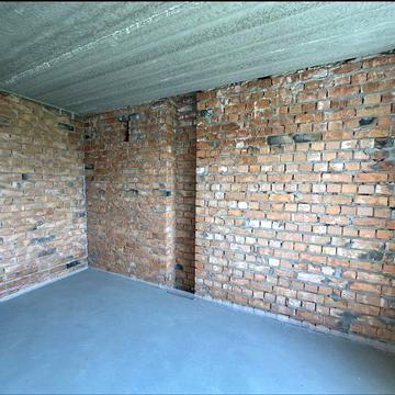 Буча! Продажться студія з газом в зданому будинку