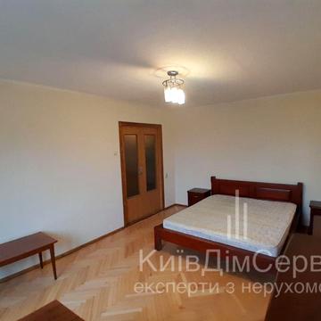 Миколи Ушакова вул., 34