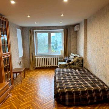 Юності вул., 8/2