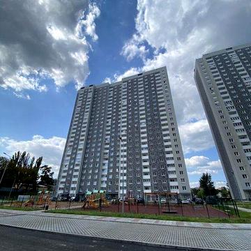 Продаж 1к квартири 60 кв. м на вул. Коноплянська 22Б