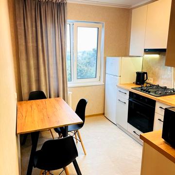 Вацлава Гавела бульв. (Івана Лепсе), 42