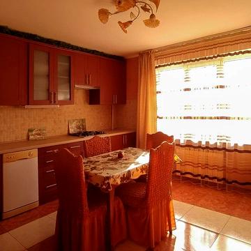 Тополина вул., 18