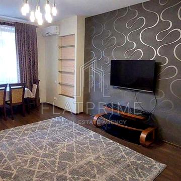 Дмитрівська вул., 75