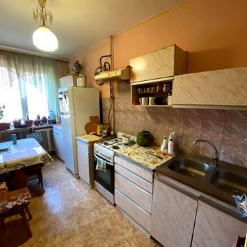 Івана Миколайчука вул., 31