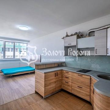 Спортивна вул., 18