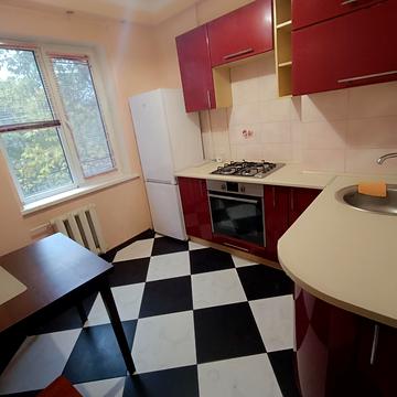 Академіка Корольова вул., 75